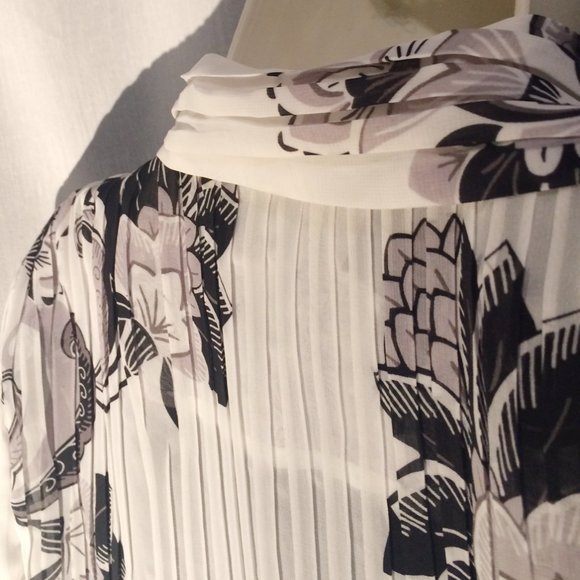 Travelers Collection by Chico's Black White Bold Design Sheer Blouse Cover Up - Picture 6 of 8